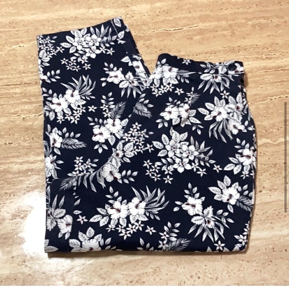 Blue & white Capri pants - Picture 4 of 6